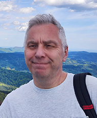 dr Sebastian Dusza